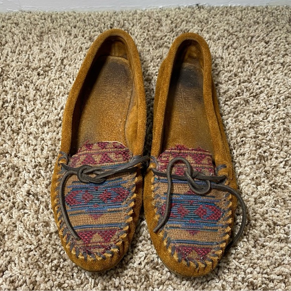 Minnetonka Genuine Leather Hardsole Embroidered Slip-on Moccasins Sz 8.5 - Picture 3 of 12
